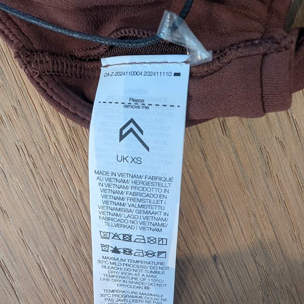 Oner Active SoftMotion Minimal Halter Neck Bralette with White Logo - Picture 5 of 6